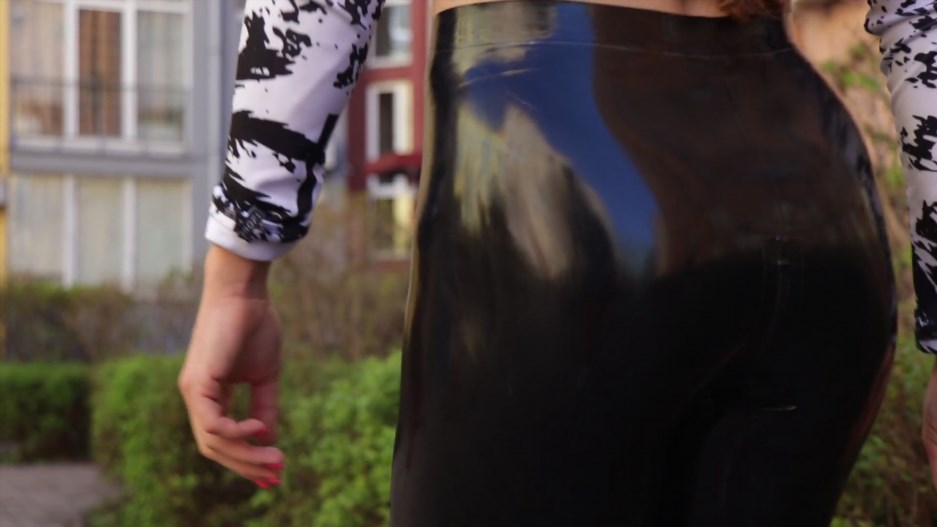 Alina - Fitness Girl In Latex In Her Yard - MyLatexBaby